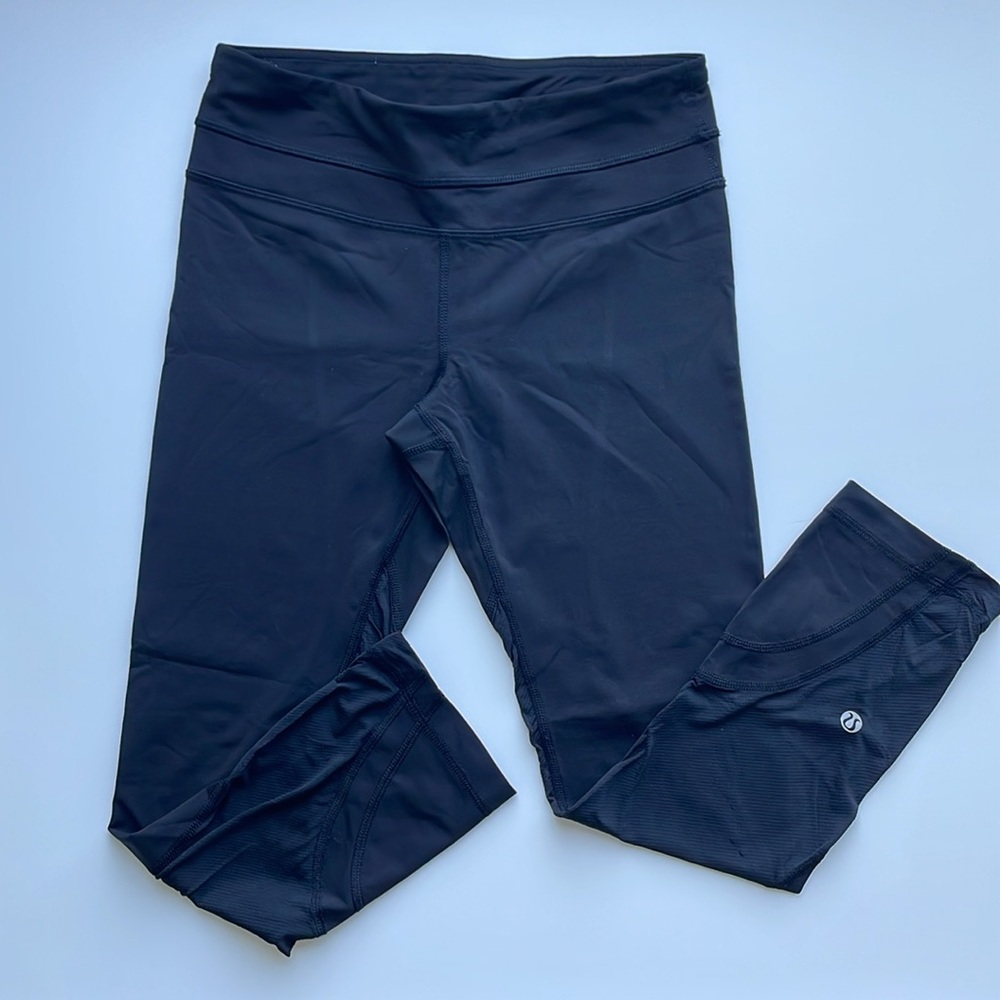 Black womens lululemon capri length leggings size 4